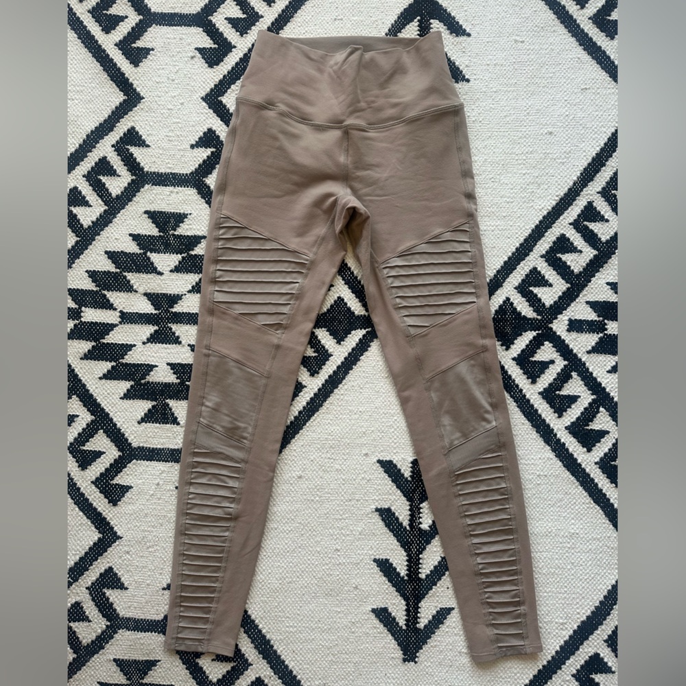 💯 Authentic Alo Yoga Moto Full-Length Leggings Size M